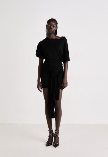 Короткое платье