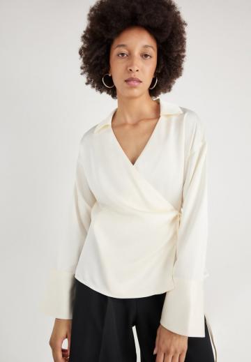 Атласная блузка