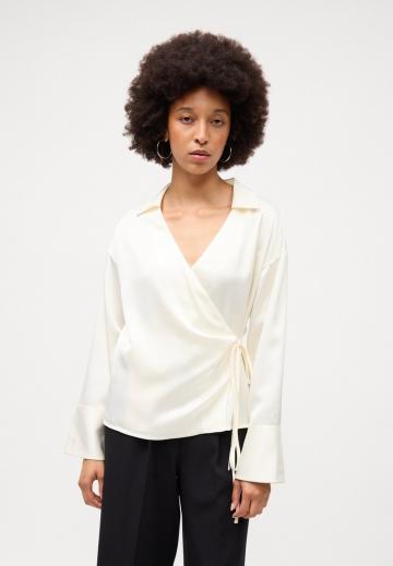 Атласная блузка
