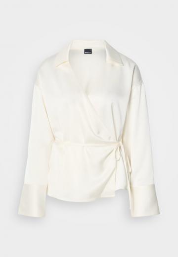 Атласная блузка