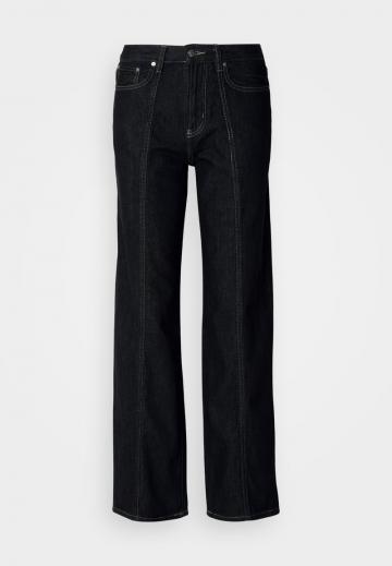 Свободные джинсы