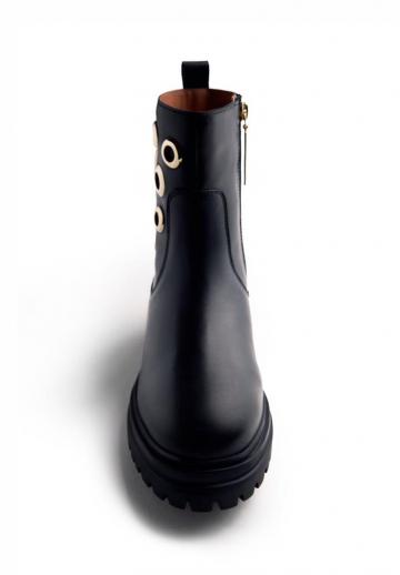 Сапожки на танкетке