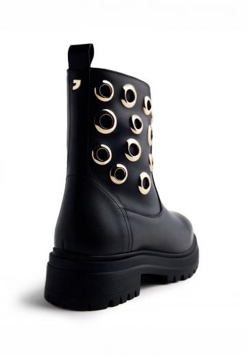 Сапожки на танкетке