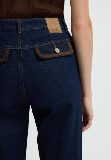 Клешеные джинсы