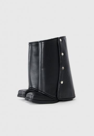 Высокие сапоги