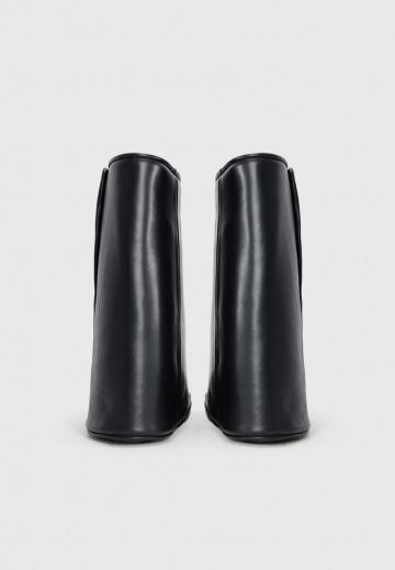 Высокие сапоги