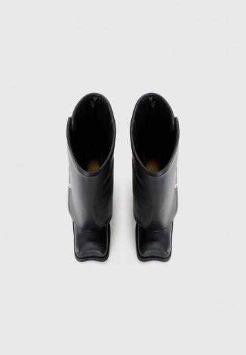 Высокие сапоги