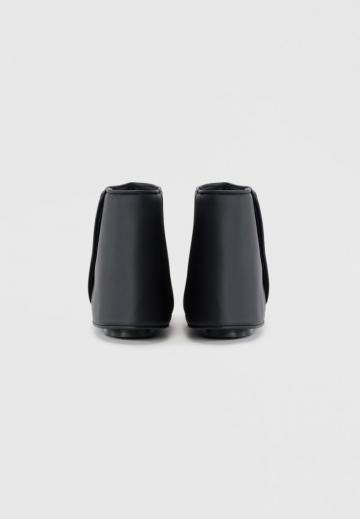 Высокие сапоги