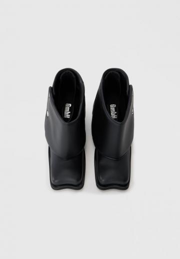 Высокие сапоги