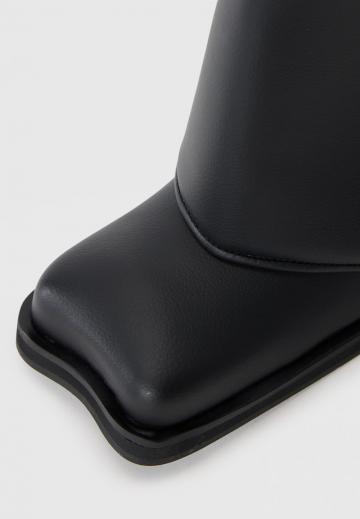 Высокие сапоги