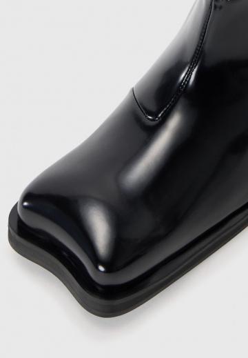 Высокие сапоги