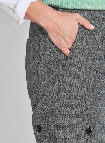 Брюки с накладными карманами