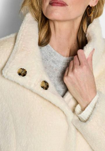 Короткое пальто