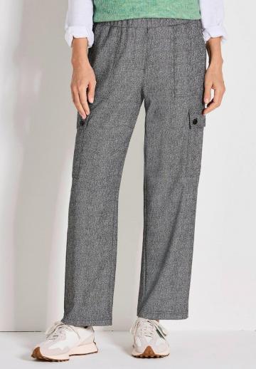Брюки с накладными карманами