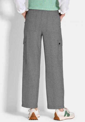 Брюки с накладными карманами