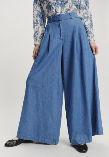 Клешеные джинсы