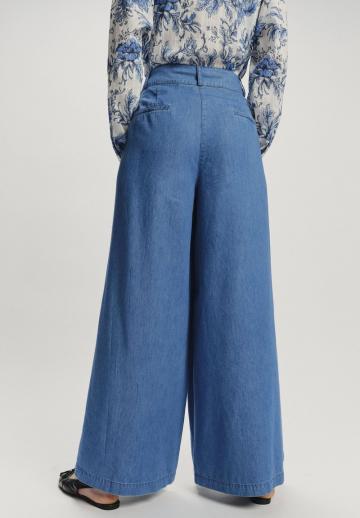 Клешеные джинсы