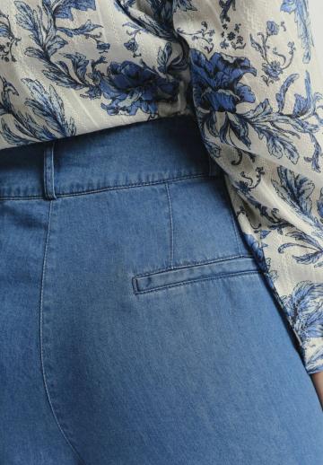 Клешеные джинсы