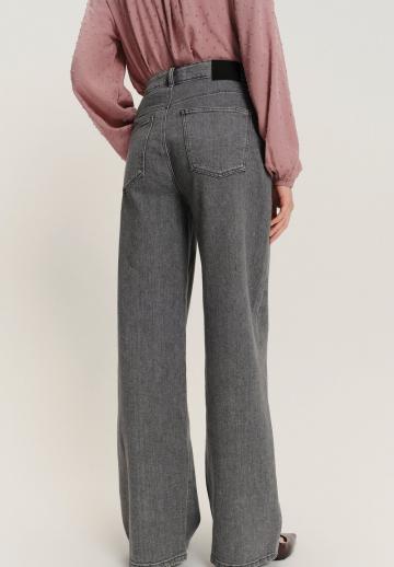 Свободные джинсы
