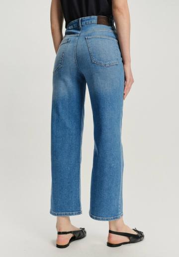 Прямые джинсы