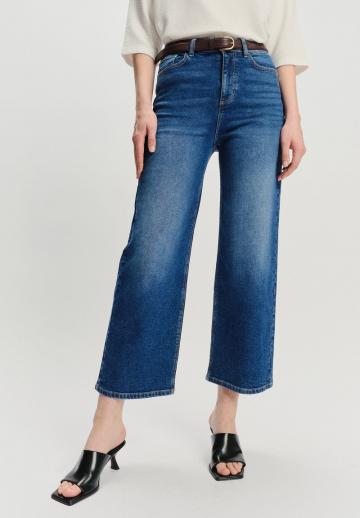 Короткие джинсы