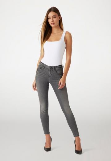 Узкие джинсы