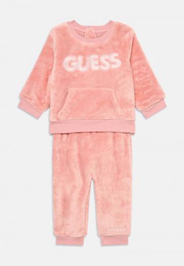 Набор одежды