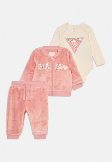 Набор одежды