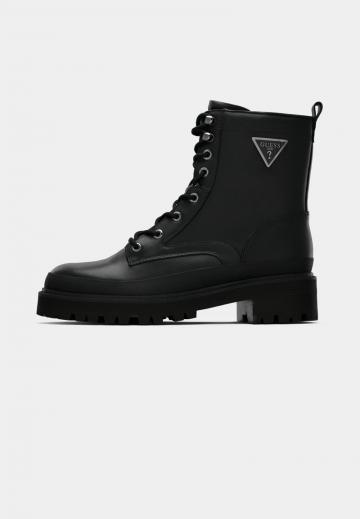 Ботинки на шнуровке