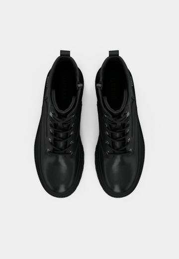 Ботинки на шнуровке