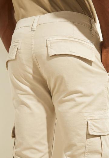 Брюки с накладными карманами