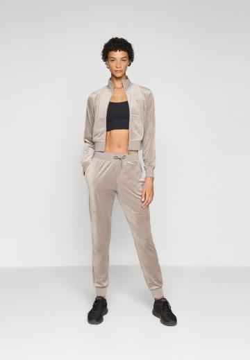 Спортивная толстовка