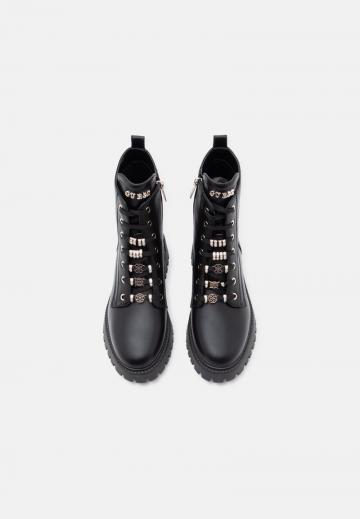 Ботинки на шнуровке