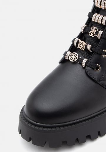 Ботинки на шнуровке