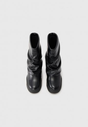 Полусапожки на высоком каблуке