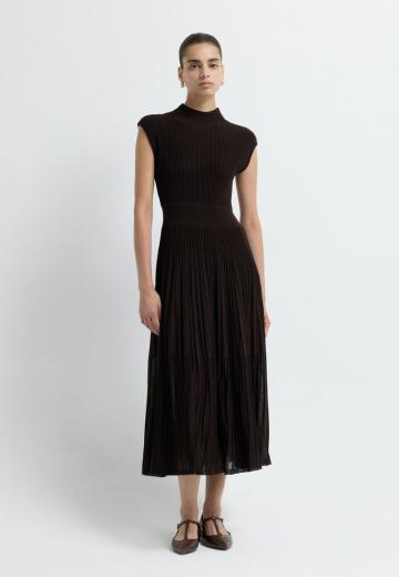 Вязаное платье