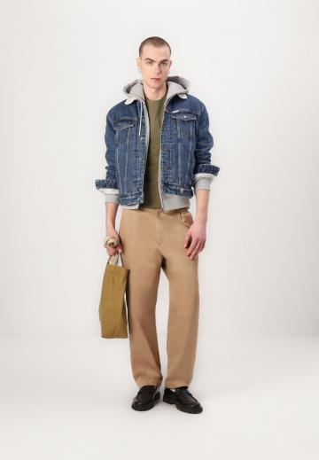 Джинсовая куртка