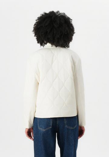 Куртка с накладнымит карманами