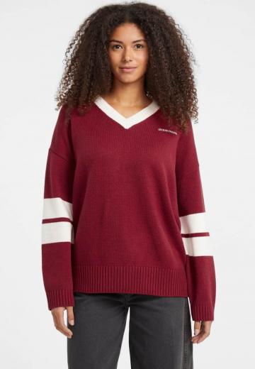 Пуловер с вырезом V