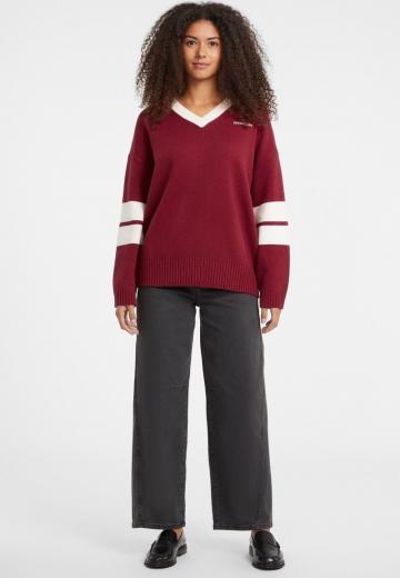 Пуловер с вырезом V