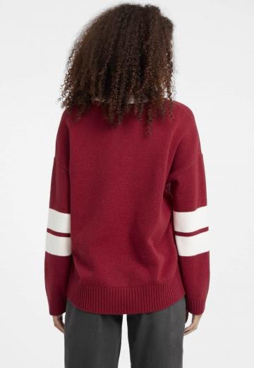 Пуловер с вырезом V