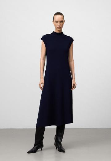 Вязаное платье