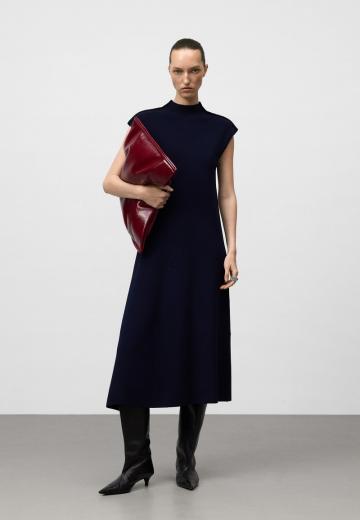 Вязаное платье