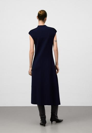 Вязаное платье