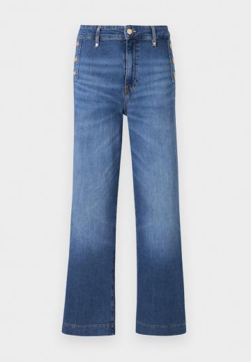 Клешеные джинсы