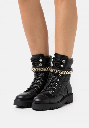 Ботинки на шнуровке