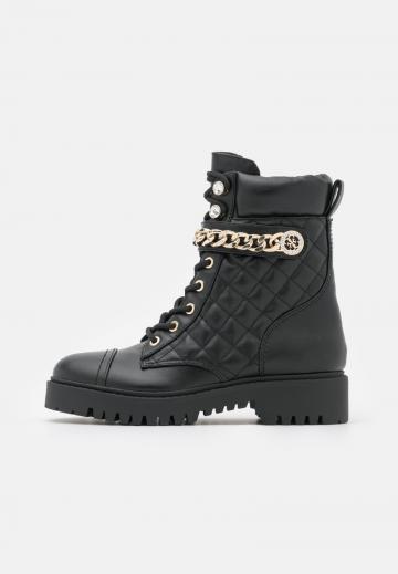 Ботинки на шнуровке