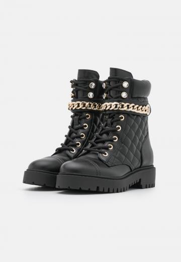 Ботинки на шнуровке