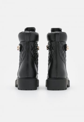 Ботинки на шнуровке