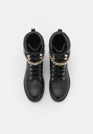 Ботинки на шнуровке